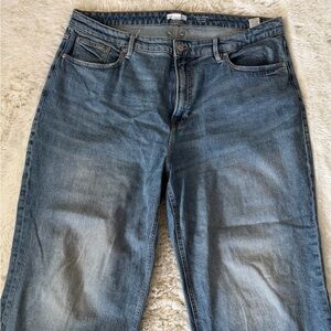 Good American Straight Leg Denim Jeans in Faded Blue